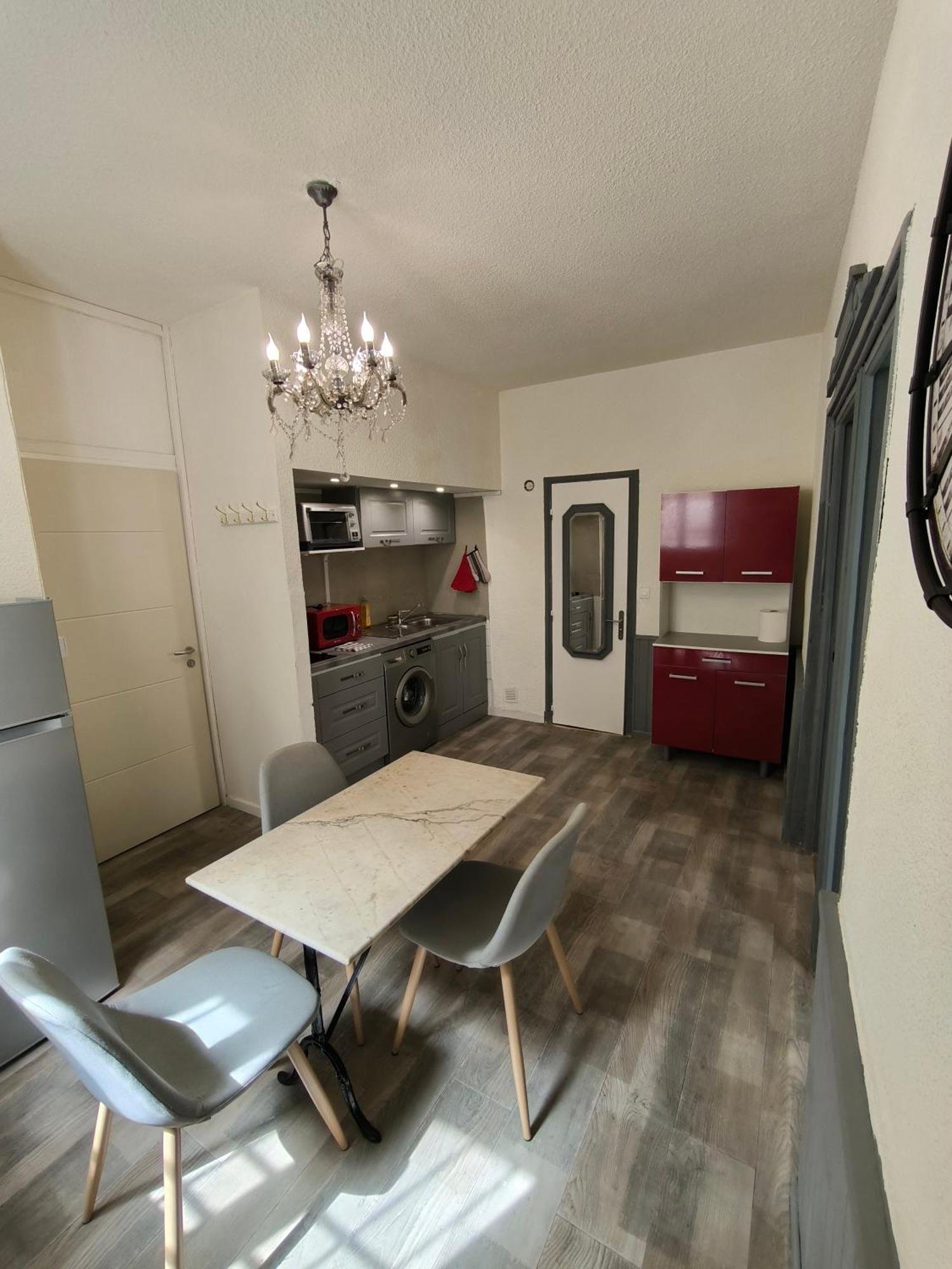 Appartement Chaleureux Dans Le Centre De Beziers Bagian luar foto